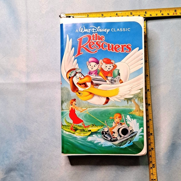 Vintage 90's Diamond Disney Classics THE RESCUERS clamshell VHS EUC - Picture 4 of 6